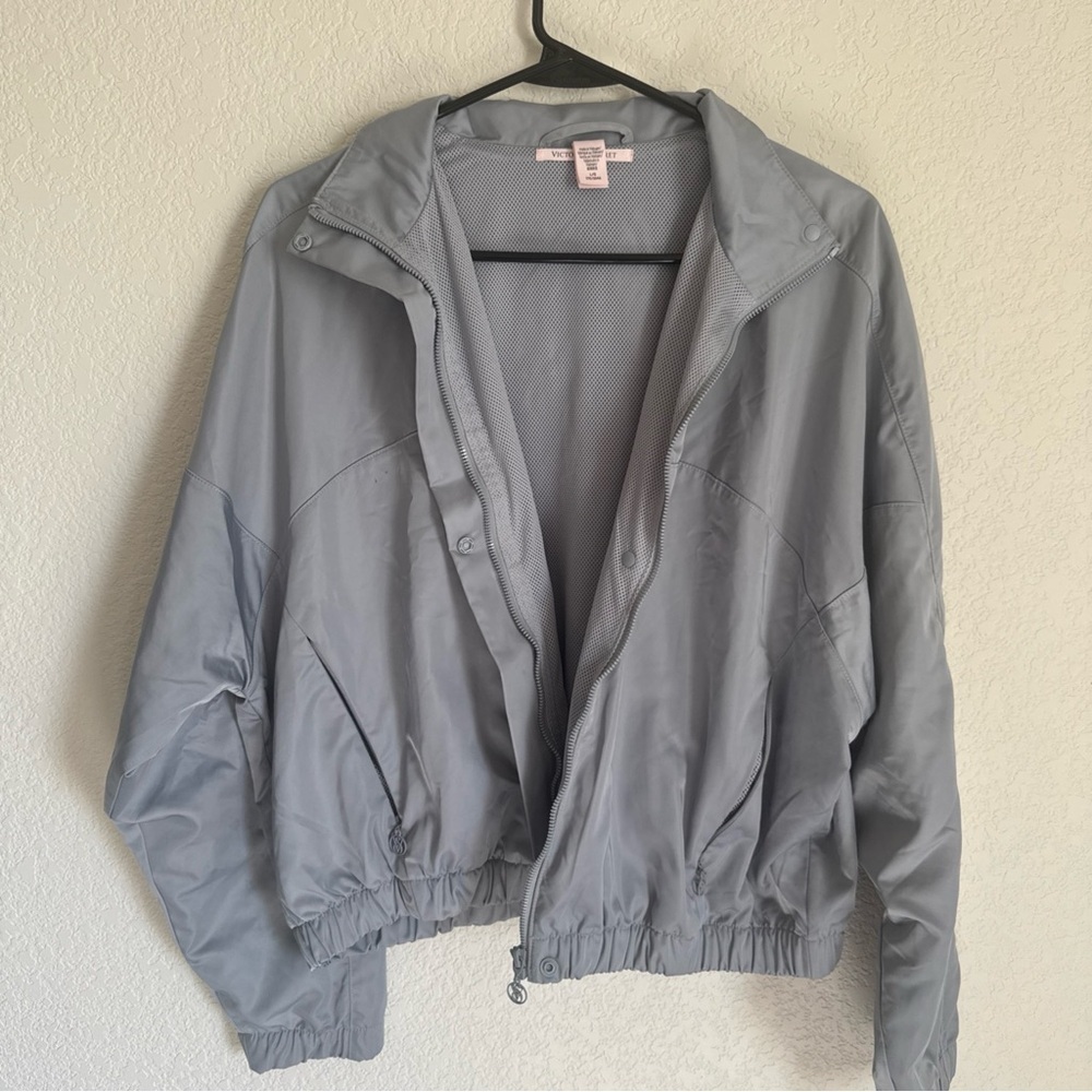 VICTORIA'S SECRET VSX LUX GLOSSY SPORT FULL ZIP JACKET GREY SIZE LARGE bomber